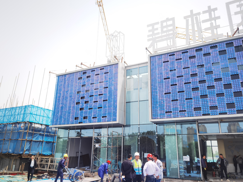 幻彩鋁片風(fēng)動幕墻